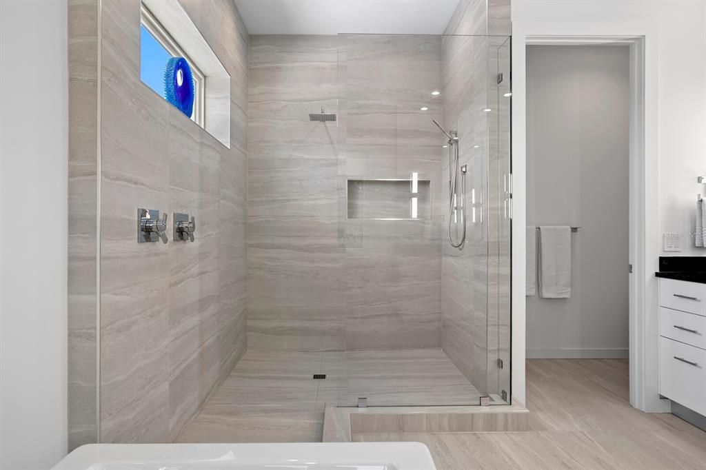 For Sale: $2,750,000 (4 beds, 4 baths, 3220 Square Feet)