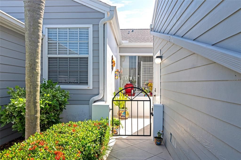 合同活跃: $379,000 (2 贝兹, 2 浴室, 1453 平方英尺)