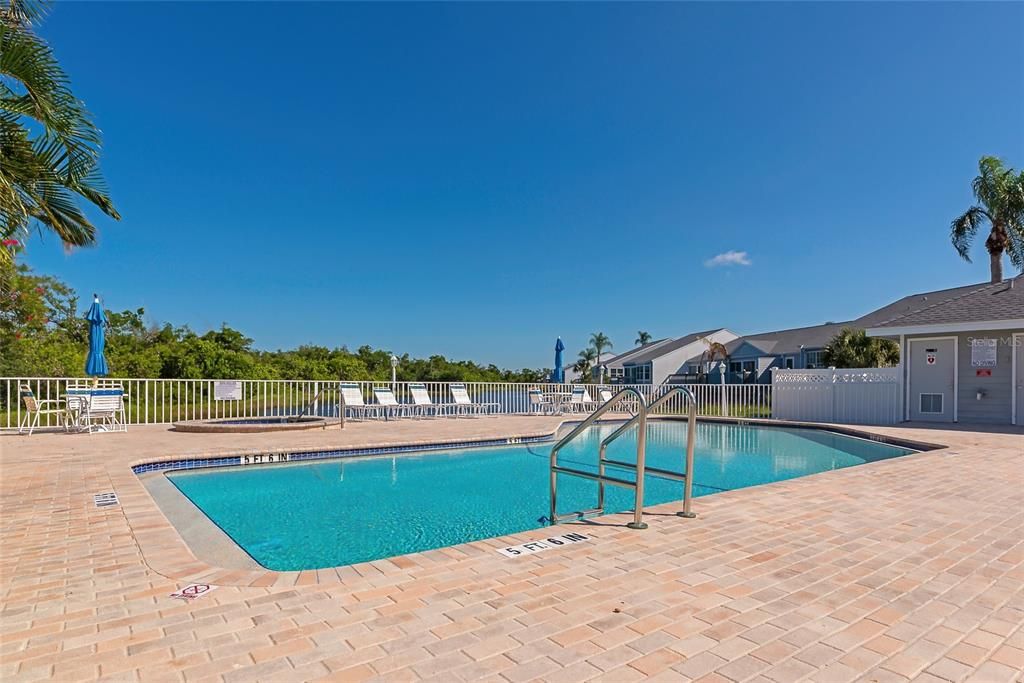 合同活跃: $379,000 (2 贝兹, 2 浴室, 1453 平方英尺)