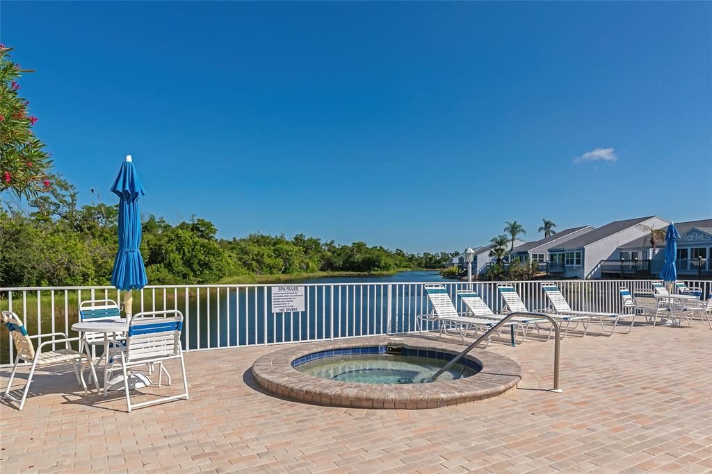 合同活跃: $379,000 (2 贝兹, 2 浴室, 1453 平方英尺)