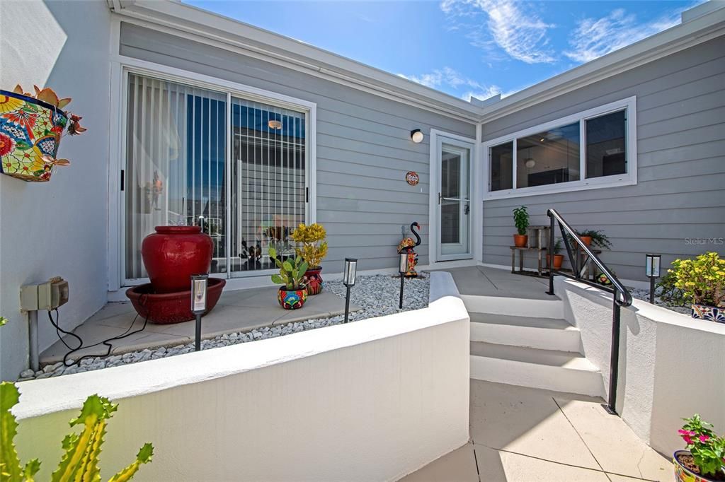 合同活跃: $379,000 (2 贝兹, 2 浴室, 1453 平方英尺)