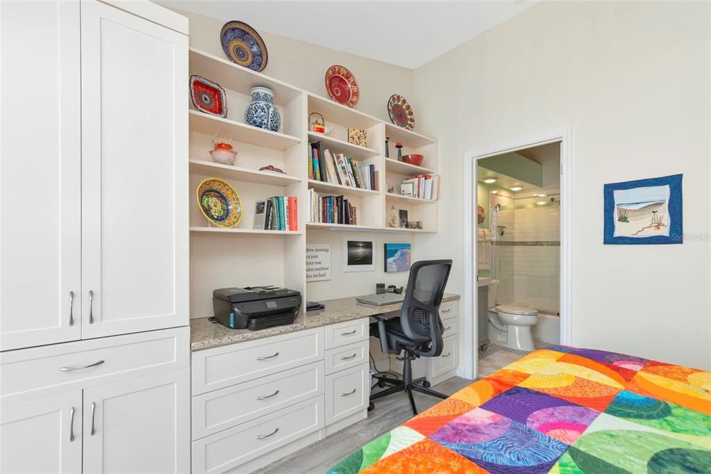 合同活跃: $379,000 (2 贝兹, 2 浴室, 1453 平方英尺)