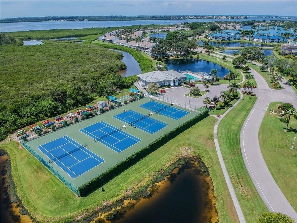 合同活跃: $379,000 (2 贝兹, 2 浴室, 1453 平方英尺)