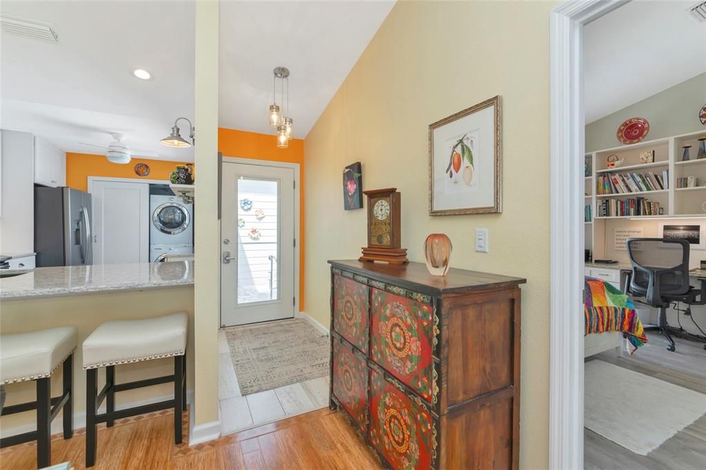 合同活跃: $379,000 (2 贝兹, 2 浴室, 1453 平方英尺)