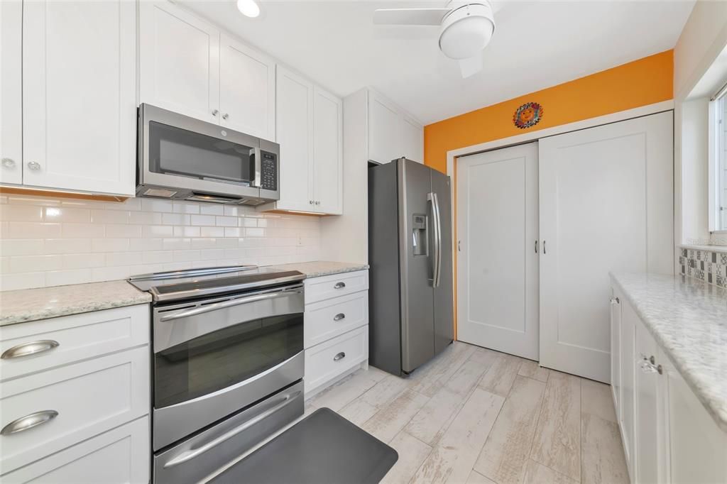 合同活跃: $379,000 (2 贝兹, 2 浴室, 1453 平方英尺)