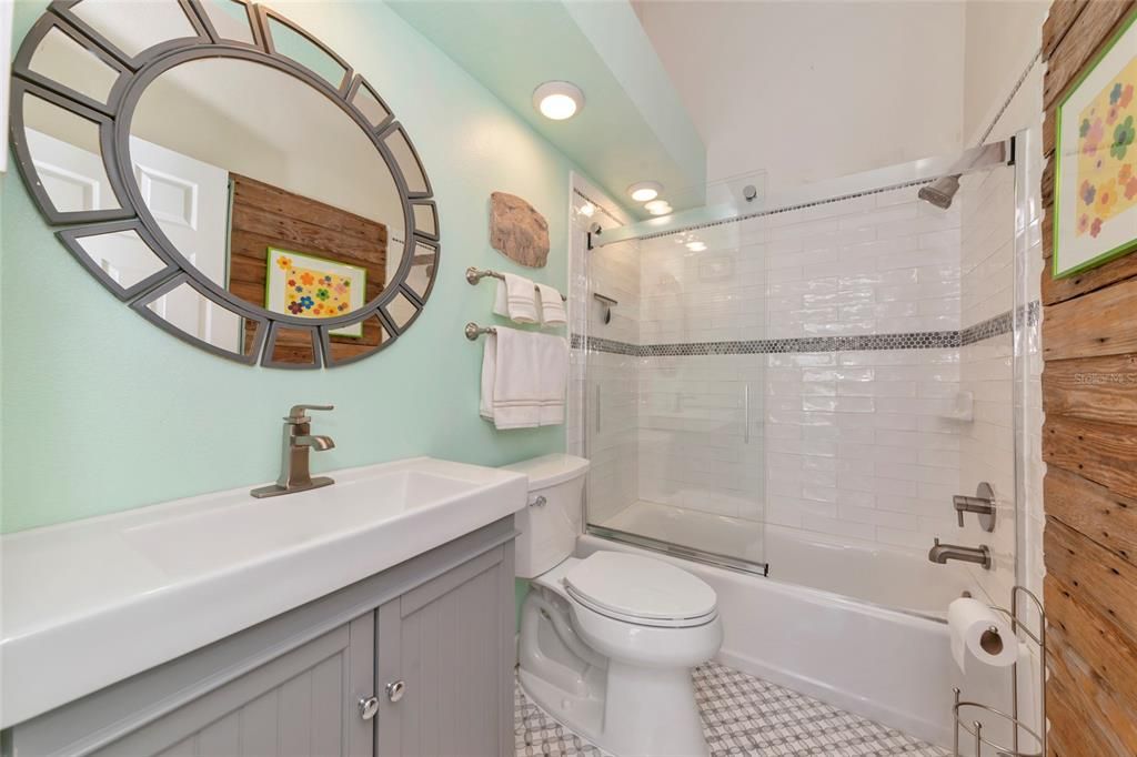 合同活跃: $379,000 (2 贝兹, 2 浴室, 1453 平方英尺)