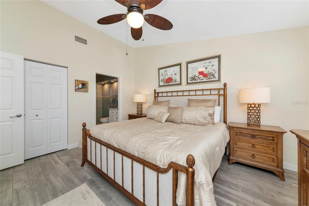 合同活跃: $379,000 (2 贝兹, 2 浴室, 1453 平方英尺)