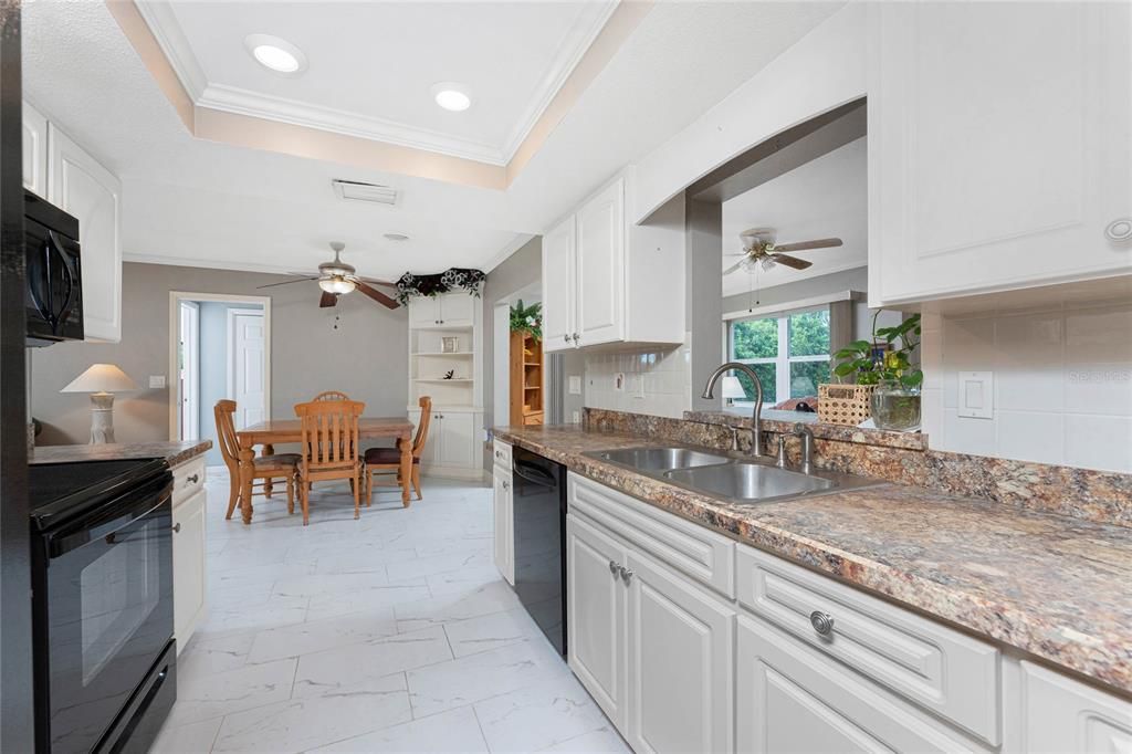 Activo con contrato: $347,500 (2 camas, 2 baños, 1379 Pies cuadrados)