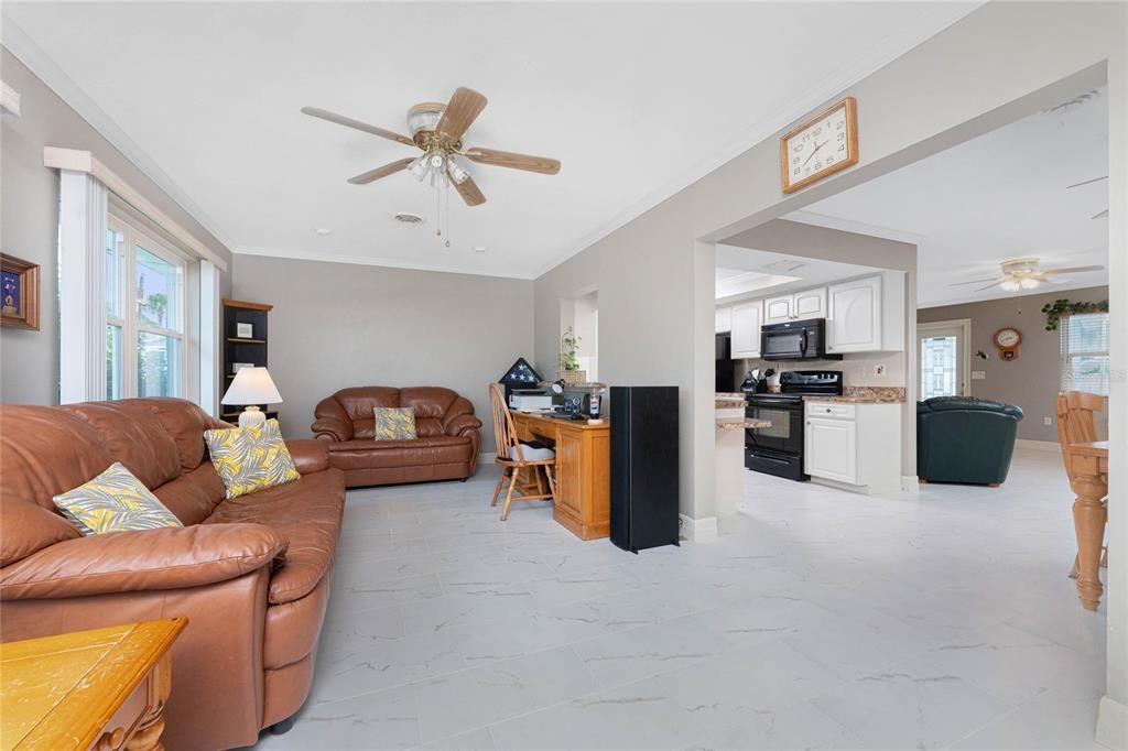 Activo con contrato: $347,500 (2 camas, 2 baños, 1379 Pies cuadrados)