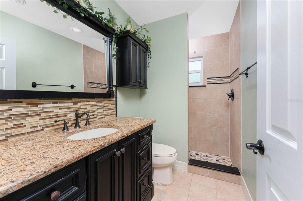 Activo con contrato: $347,500 (2 camas, 2 baños, 1379 Pies cuadrados)