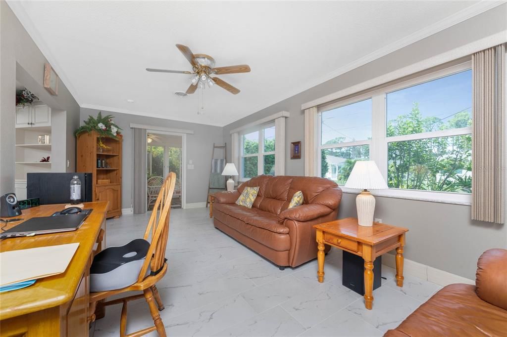 Activo con contrato: $347,500 (2 camas, 2 baños, 1379 Pies cuadrados)