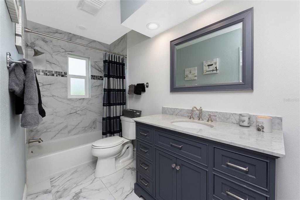 Activo con contrato: $347,500 (2 camas, 2 baños, 1379 Pies cuadrados)