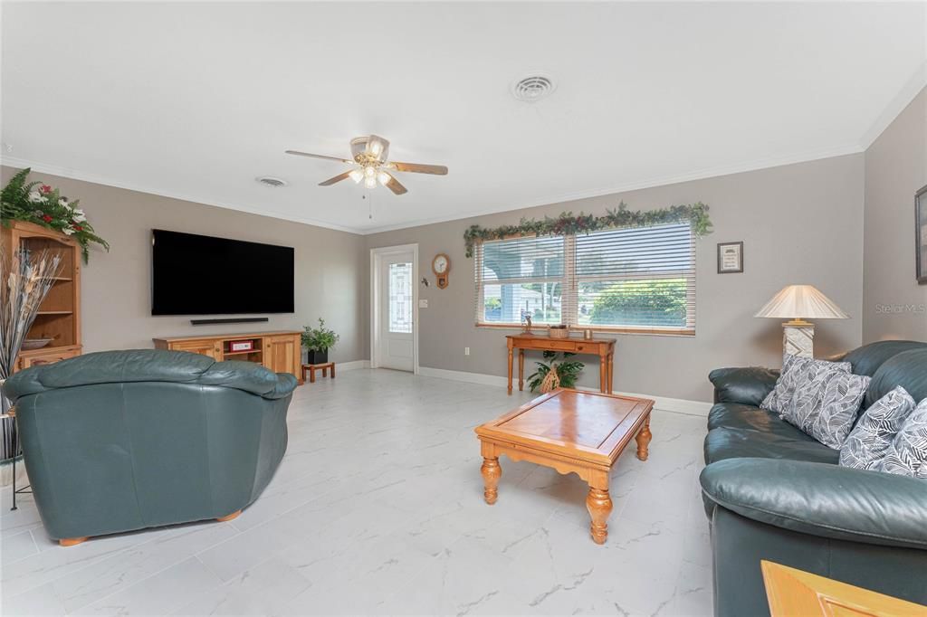 Activo con contrato: $347,500 (2 camas, 2 baños, 1379 Pies cuadrados)