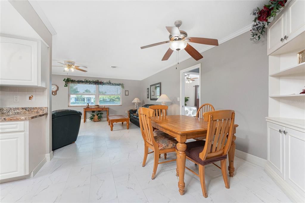 Activo con contrato: $347,500 (2 camas, 2 baños, 1379 Pies cuadrados)