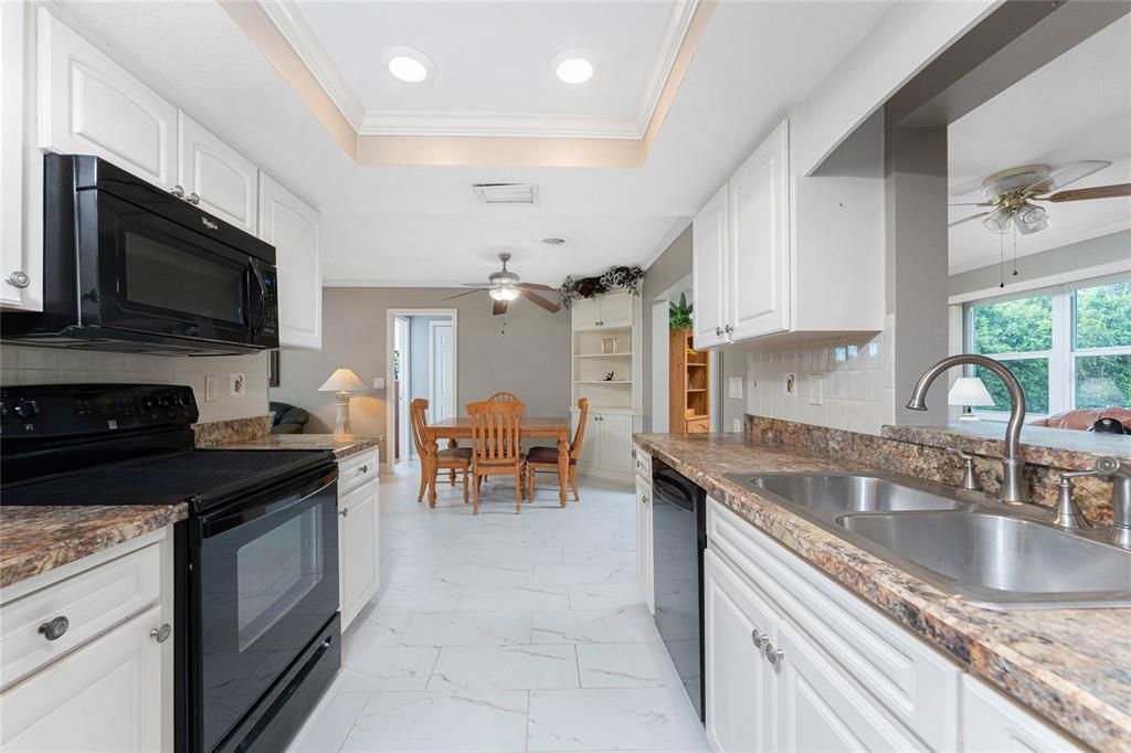 Activo con contrato: $347,500 (2 camas, 2 baños, 1379 Pies cuadrados)