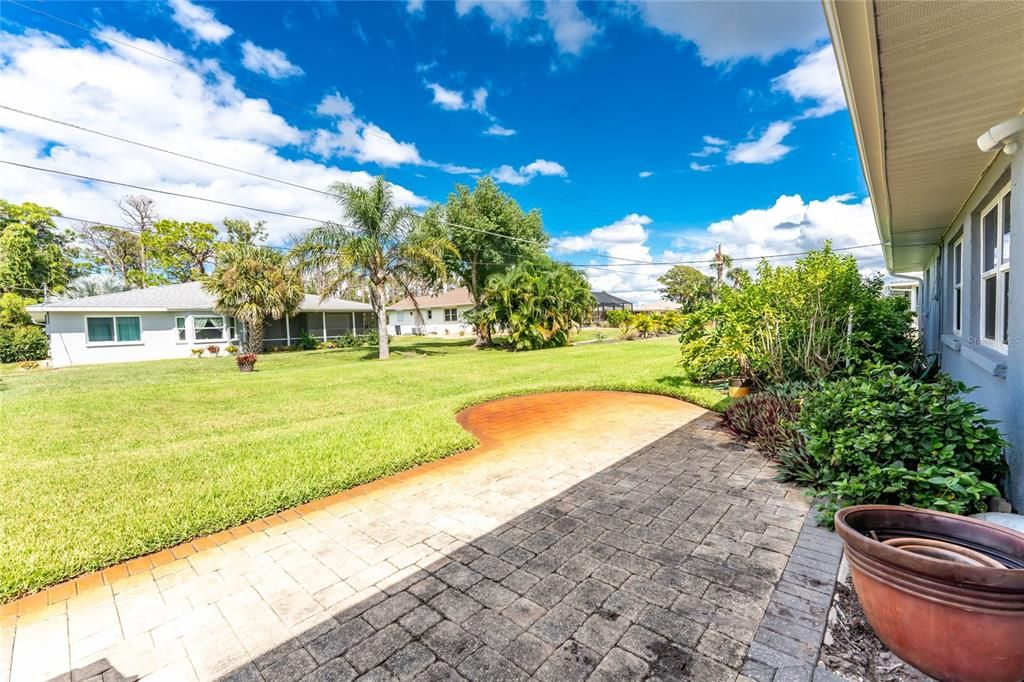 Activo con contrato: $347,500 (2 camas, 2 baños, 1379 Pies cuadrados)