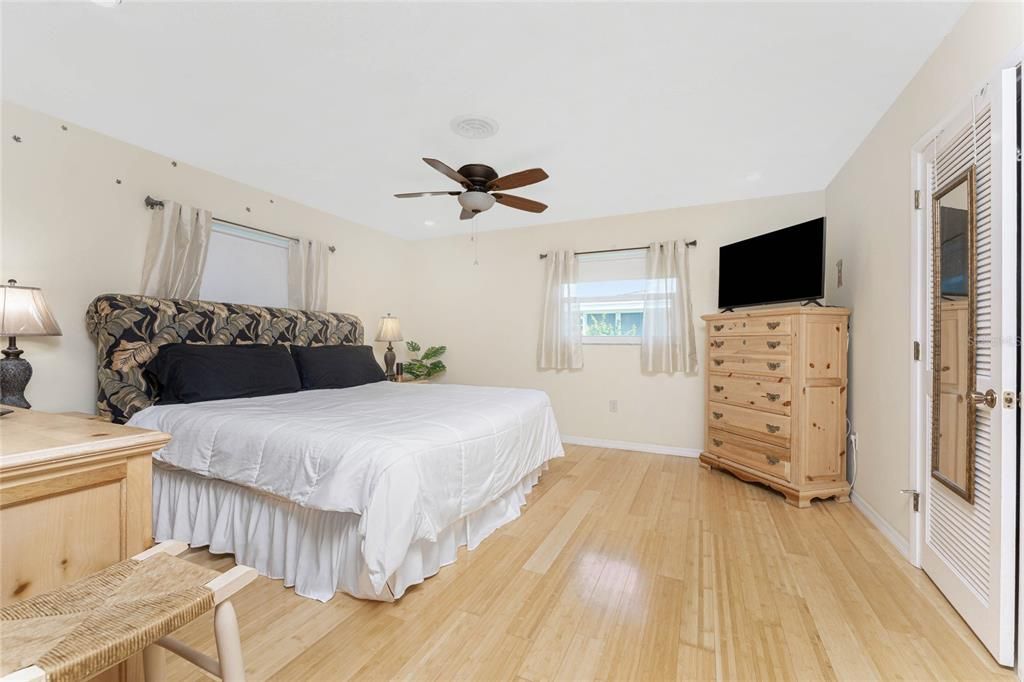 Activo con contrato: $347,500 (2 camas, 2 baños, 1379 Pies cuadrados)