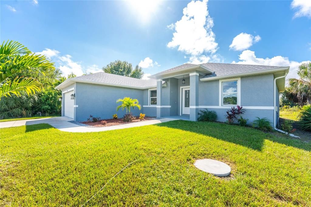 Active With Contract: $369,900 (3 beds, 2 baths, 1900 Square Feet)