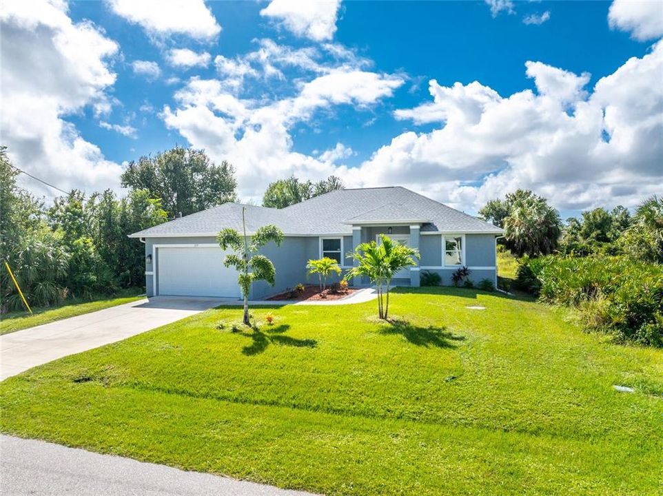 Active With Contract: $369,900 (3 beds, 2 baths, 1900 Square Feet)