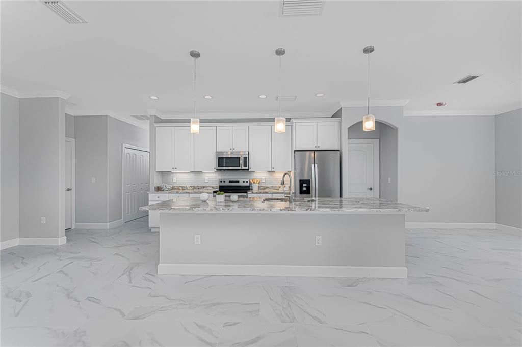 Active With Contract: $369,900 (3 beds, 2 baths, 1900 Square Feet)