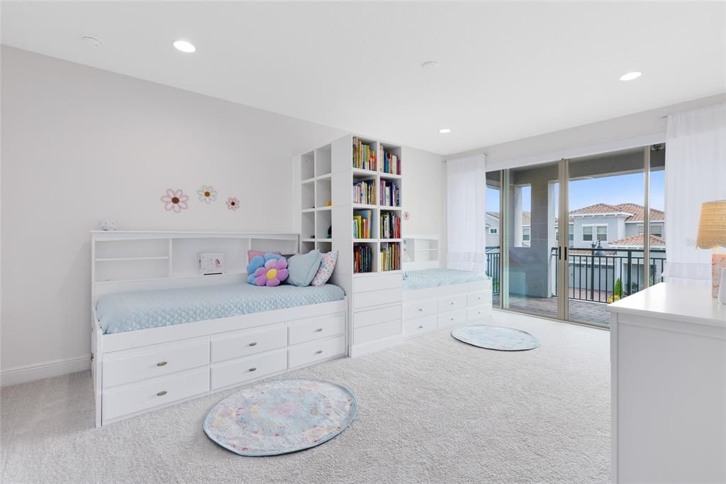 For Sale: $1,475,000 (5 beds, 5 baths, 4280 Square Feet)