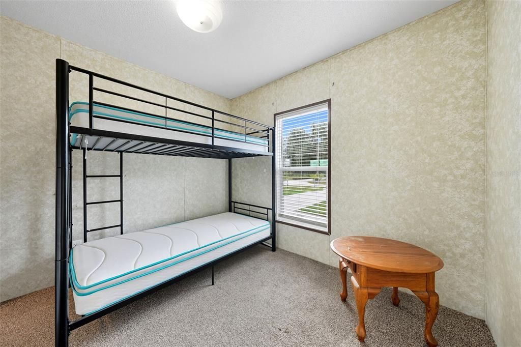 合同活跃: $175,000 (3 贝兹, 2 浴室, 1560 平方英尺)