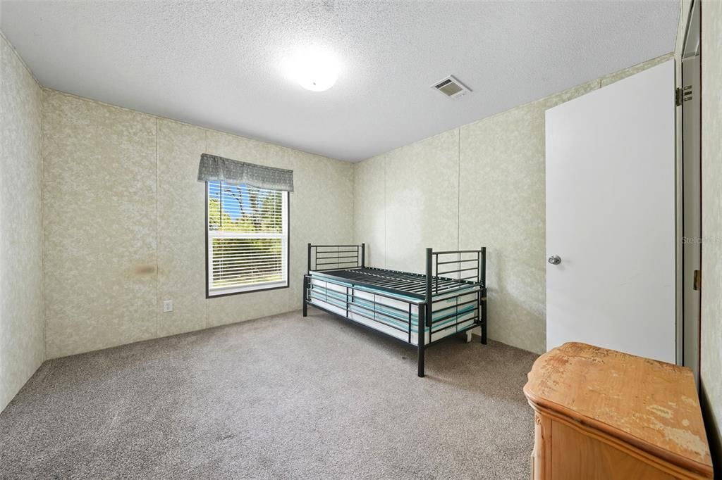 合同活跃: $175,000 (3 贝兹, 2 浴室, 1560 平方英尺)