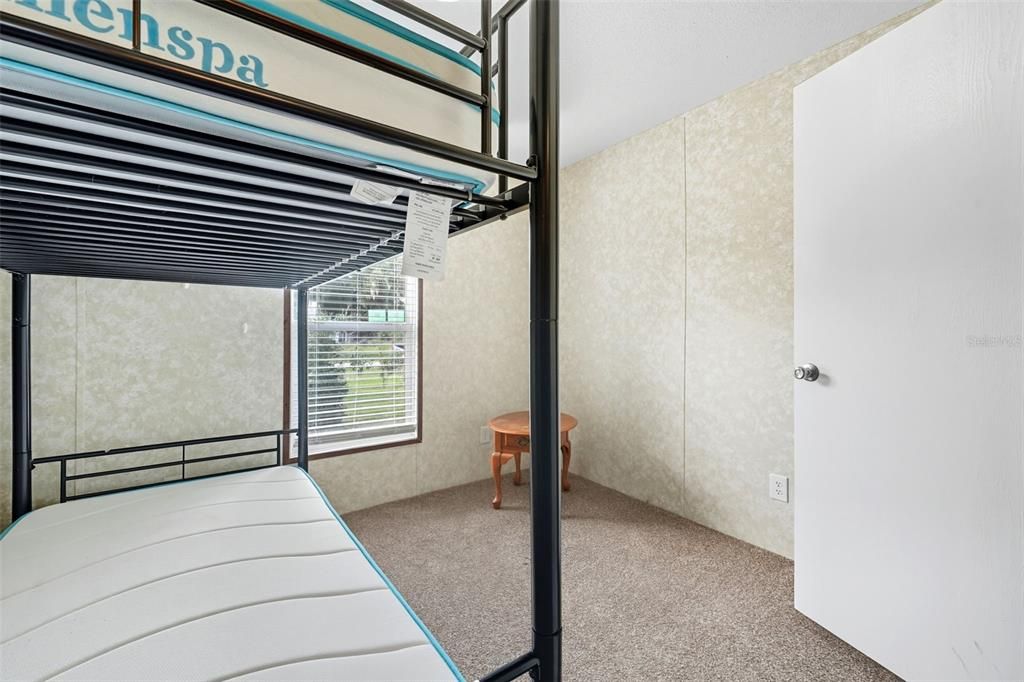 合同活跃: $175,000 (3 贝兹, 2 浴室, 1560 平方英尺)