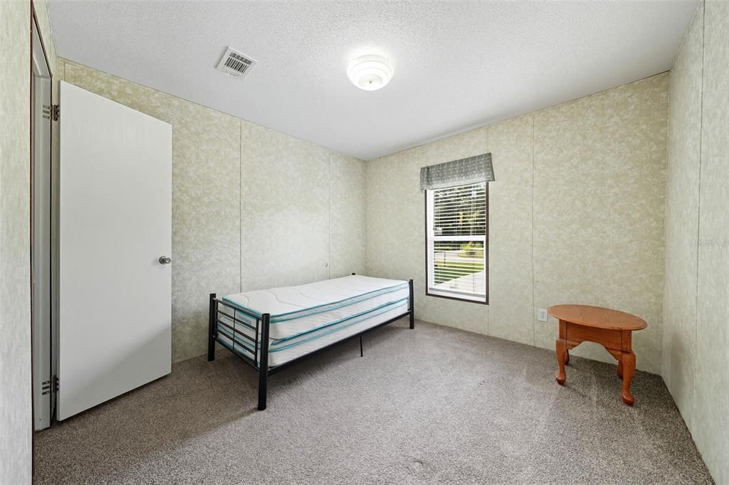 合同活跃: $175,000 (3 贝兹, 2 浴室, 1560 平方英尺)