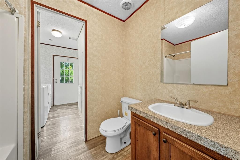 合同活跃: $175,000 (3 贝兹, 2 浴室, 1560 平方英尺)