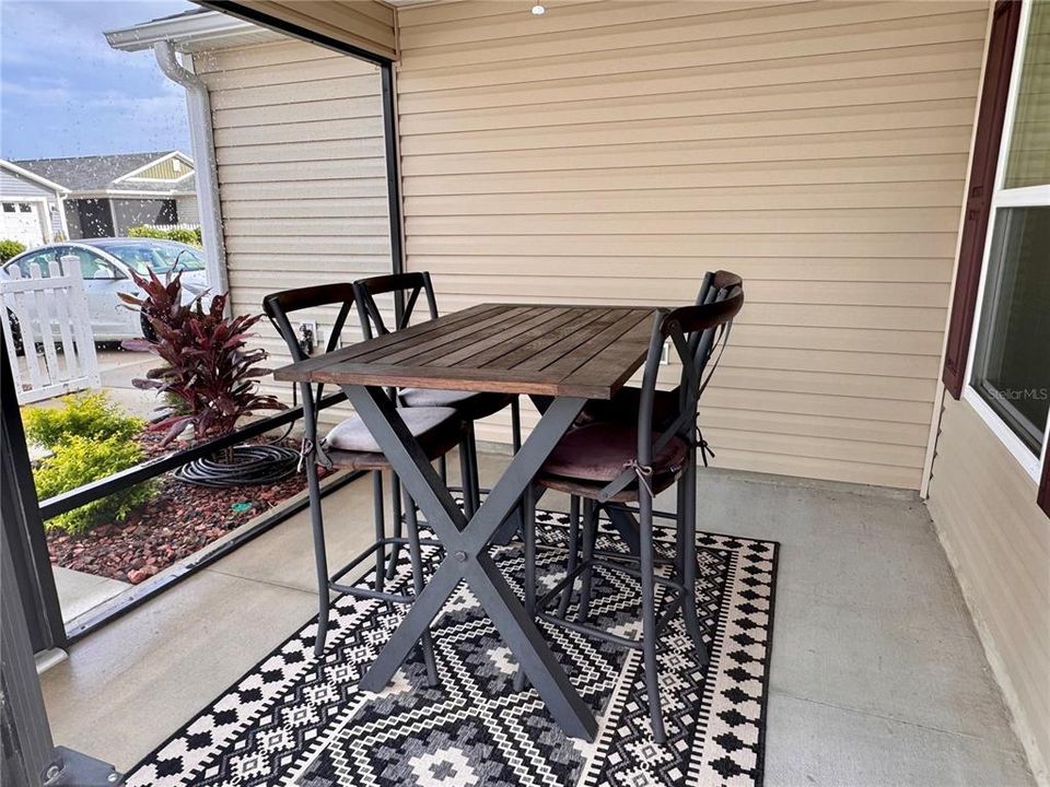 For Sale: $319,900 (2 beds, 2 baths, 1227 Square Feet)