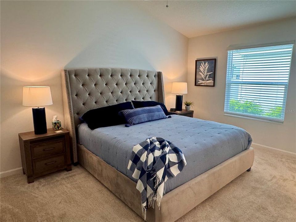 For Sale: $319,900 (2 beds, 2 baths, 1227 Square Feet)