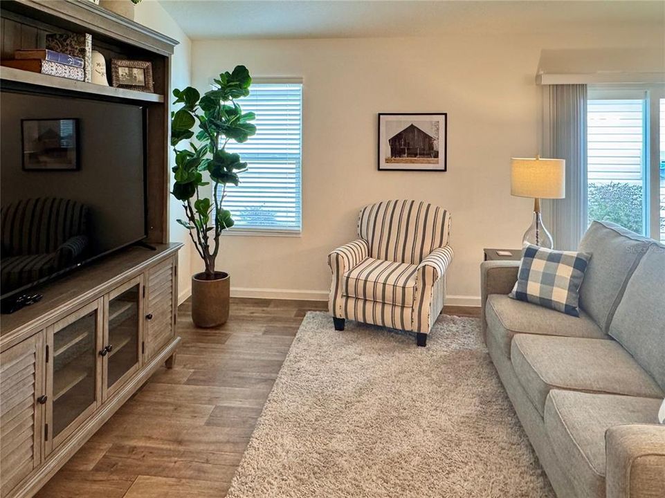 For Sale: $319,900 (2 beds, 2 baths, 1227 Square Feet)