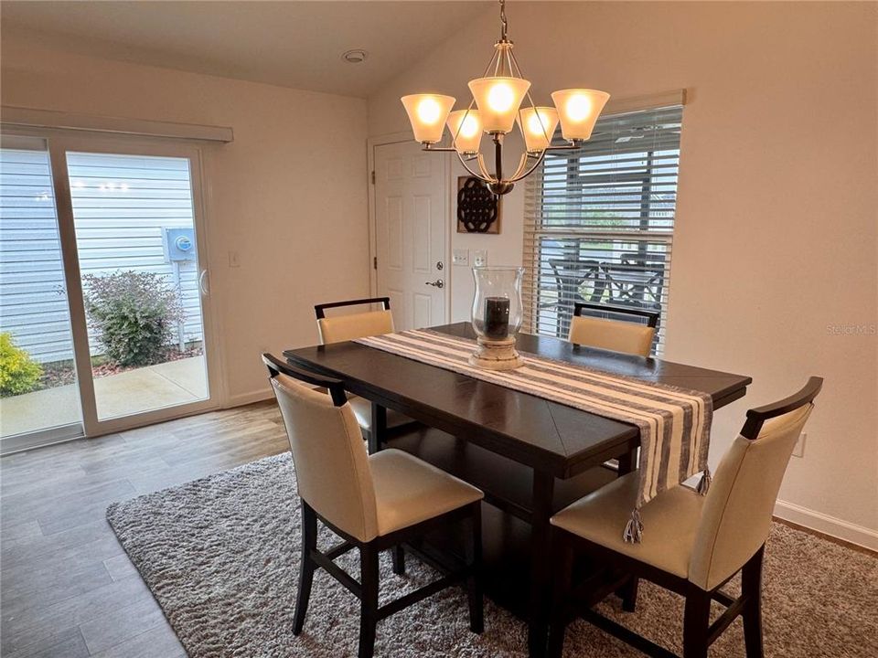 For Sale: $319,900 (2 beds, 2 baths, 1227 Square Feet)