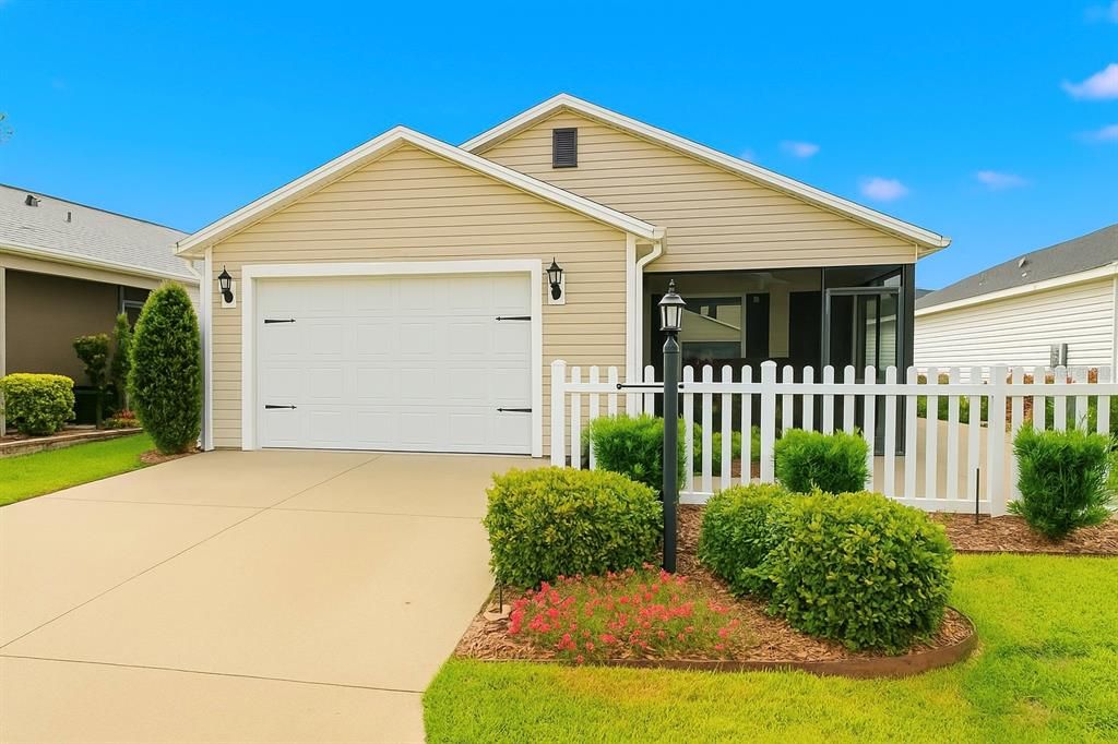 For Sale: $319,900 (2 beds, 2 baths, 1227 Square Feet)