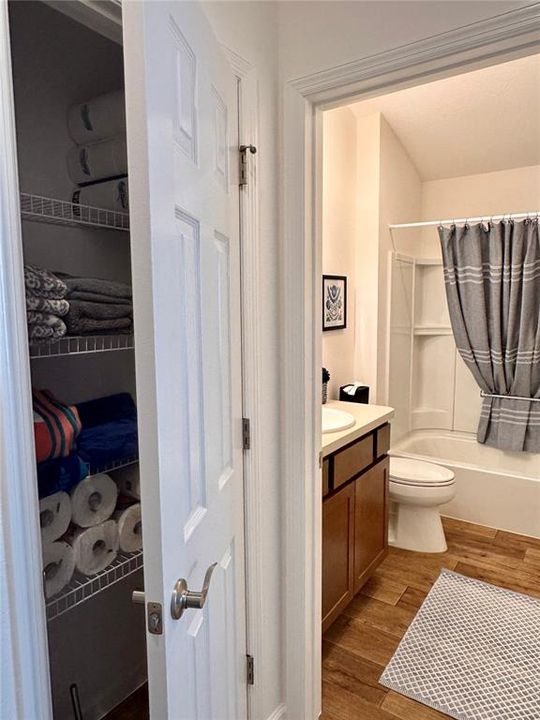 For Sale: $319,900 (2 beds, 2 baths, 1227 Square Feet)