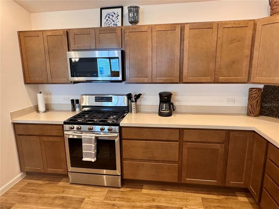 For Sale: $319,900 (2 beds, 2 baths, 1227 Square Feet)