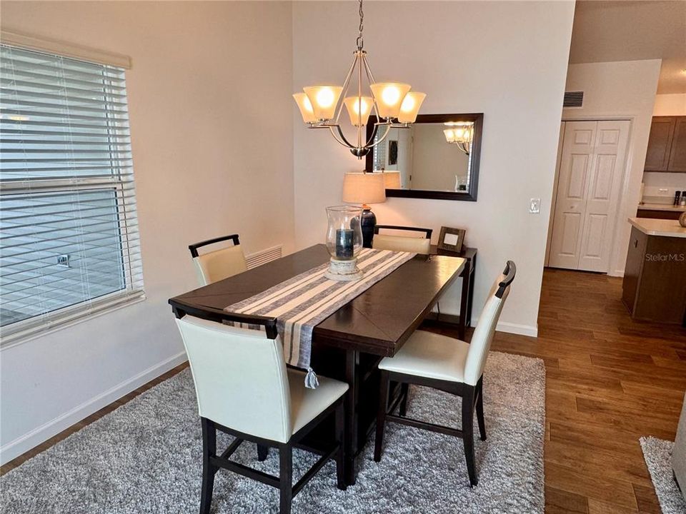 For Sale: $319,900 (2 beds, 2 baths, 1227 Square Feet)