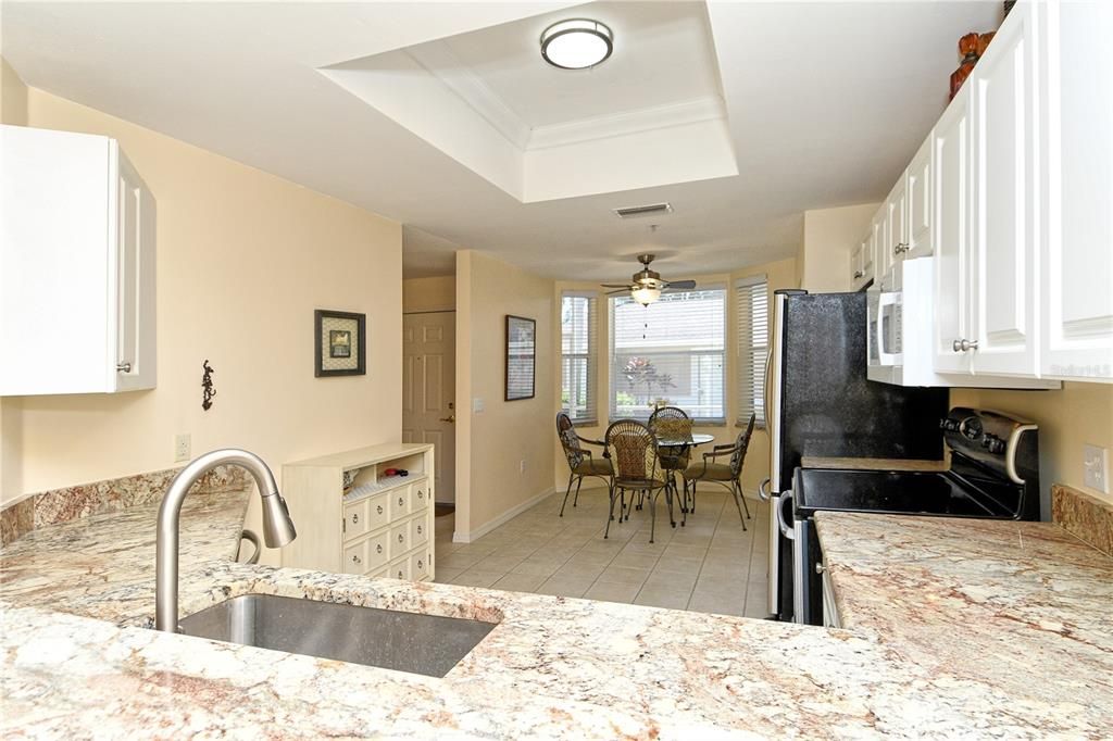 Activo con contrato: $229,000 (2 camas, 2 baños, 1684 Pies cuadrados)