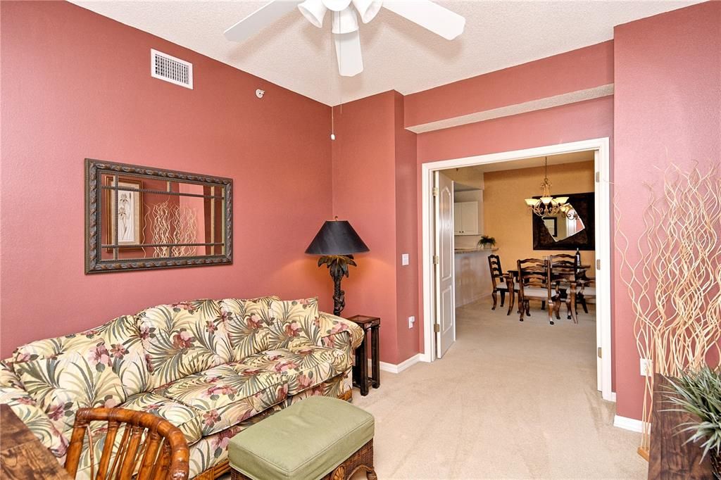 Activo con contrato: $229,000 (2 camas, 2 baños, 1684 Pies cuadrados)