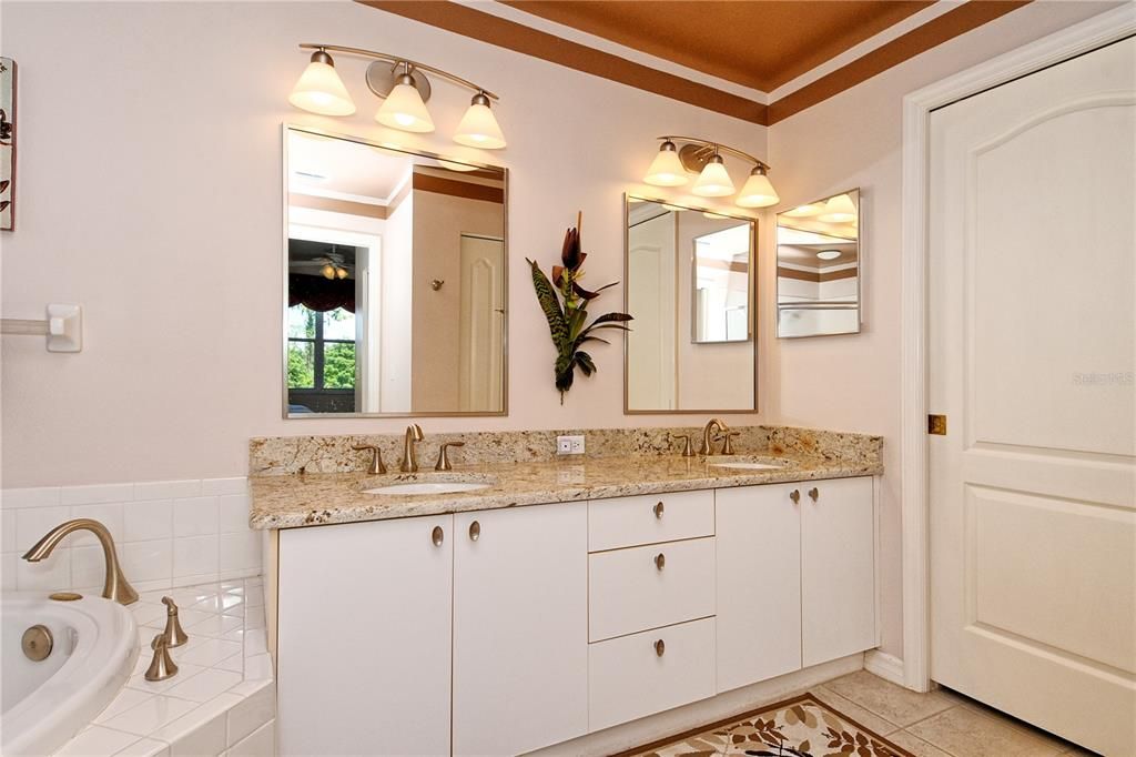 Activo con contrato: $229,000 (2 camas, 2 baños, 1684 Pies cuadrados)