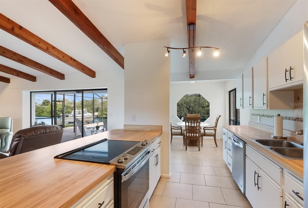 Active With Contract: $4,195 (3 beds, 3 baths, 1706 Square Feet)