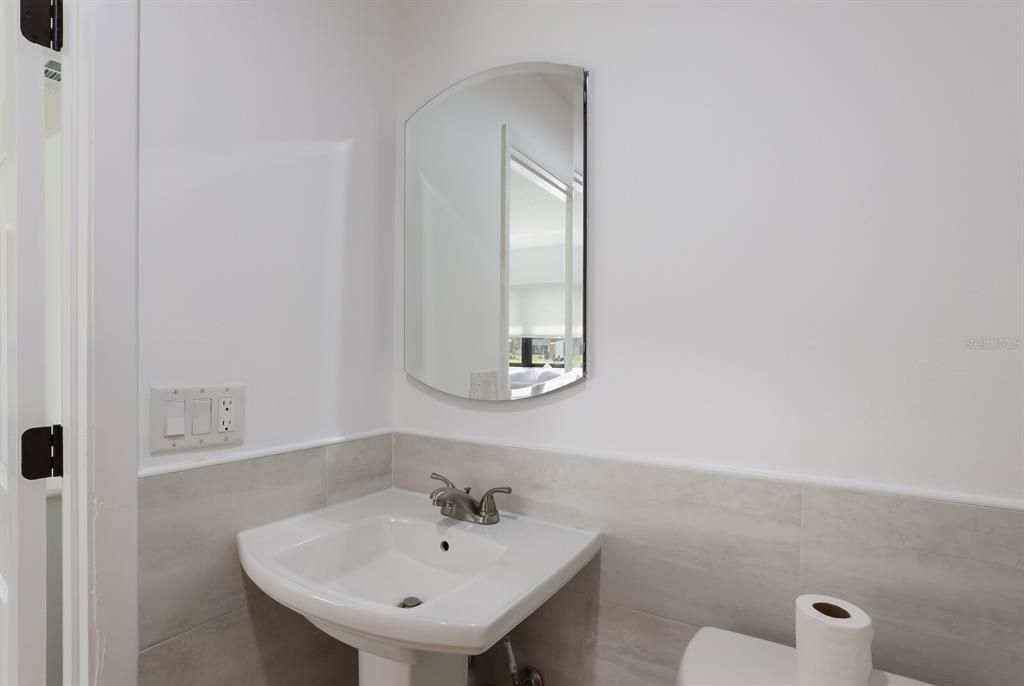 Active With Contract: $4,195 (3 beds, 3 baths, 1706 Square Feet)