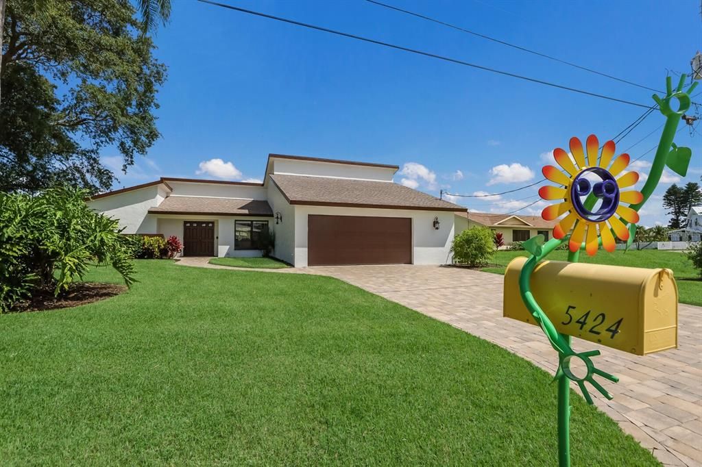 Active With Contract: $4,195 (3 beds, 3 baths, 1706 Square Feet)