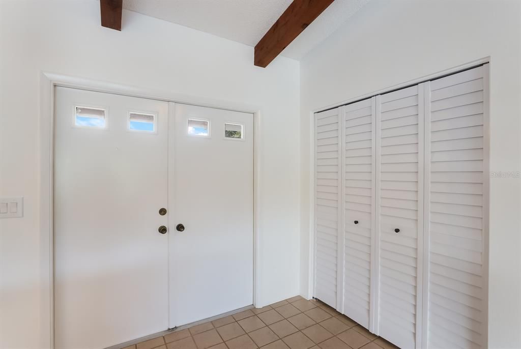 Active With Contract: $4,195 (3 beds, 3 baths, 1706 Square Feet)