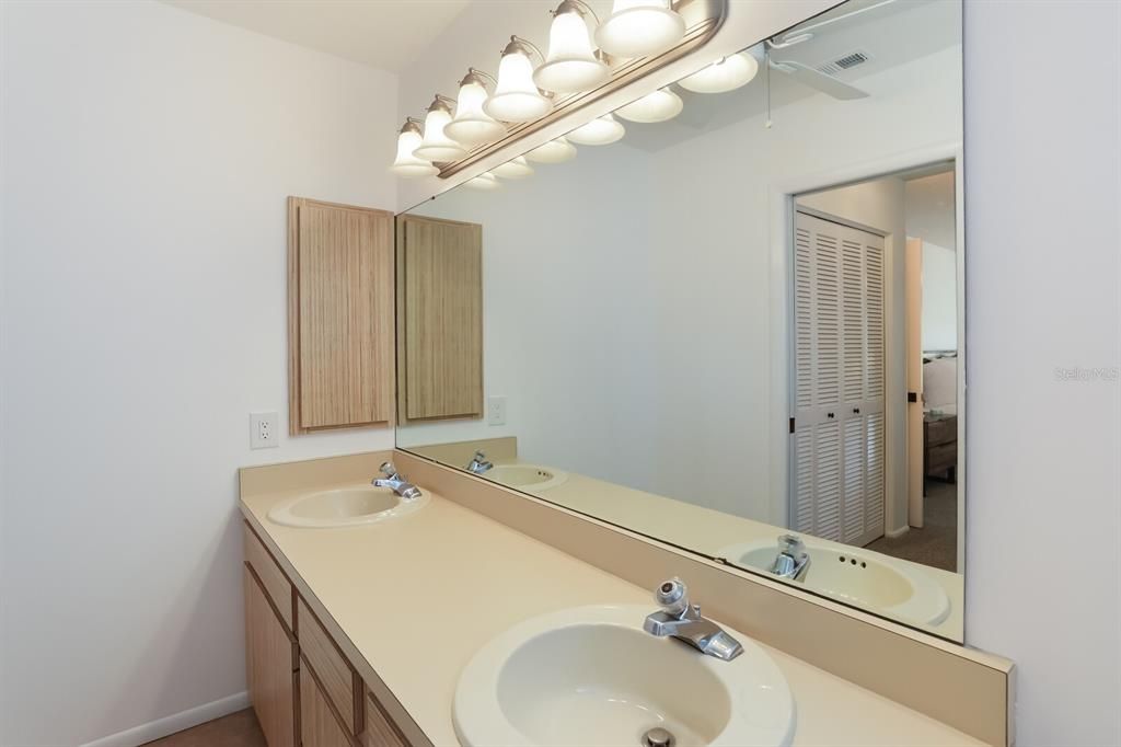 Active With Contract: $4,195 (3 beds, 3 baths, 1706 Square Feet)