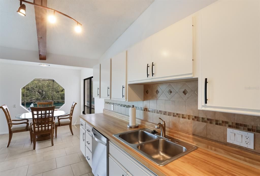 Active With Contract: $4,195 (3 beds, 3 baths, 1706 Square Feet)