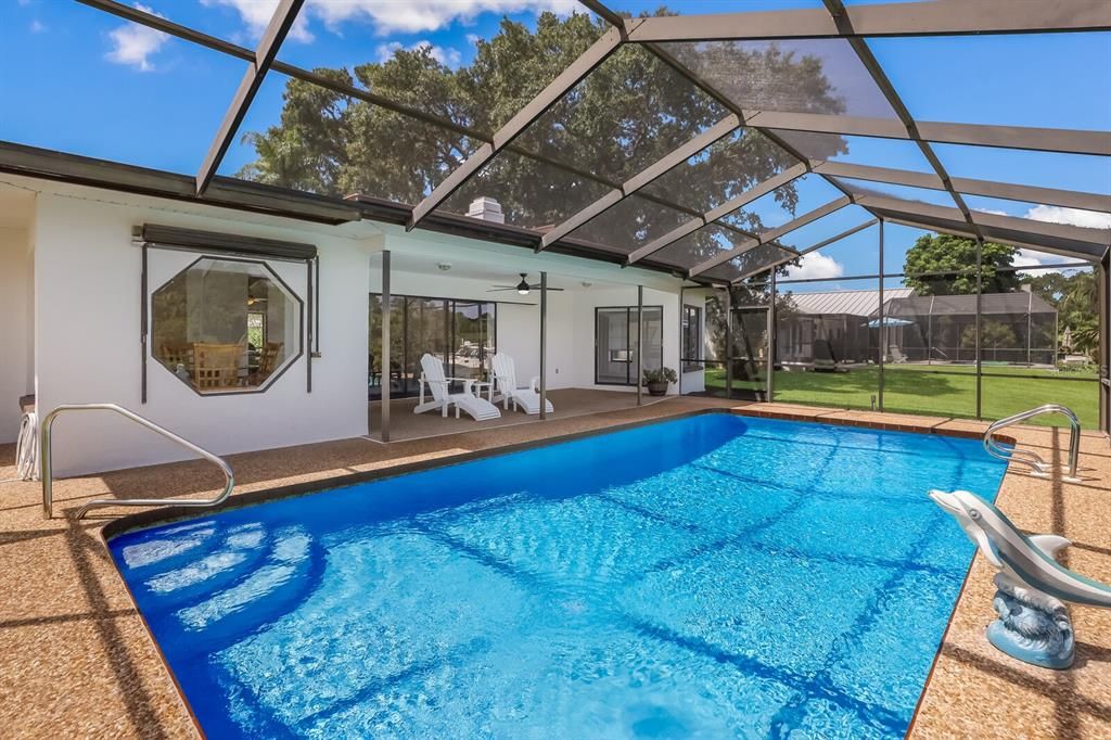 Active With Contract: $4,195 (3 beds, 3 baths, 1706 Square Feet)