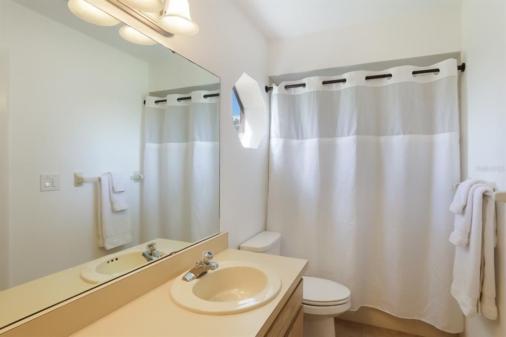 Active With Contract: $4,195 (3 beds, 3 baths, 1706 Square Feet)