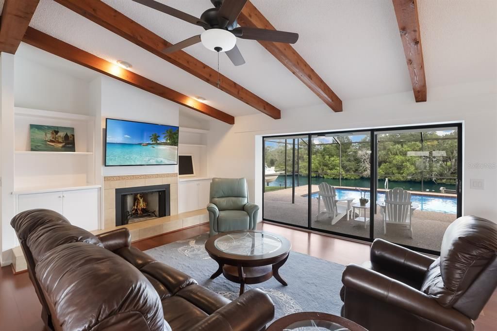 Active With Contract: $4,195 (3 beds, 3 baths, 1706 Square Feet)